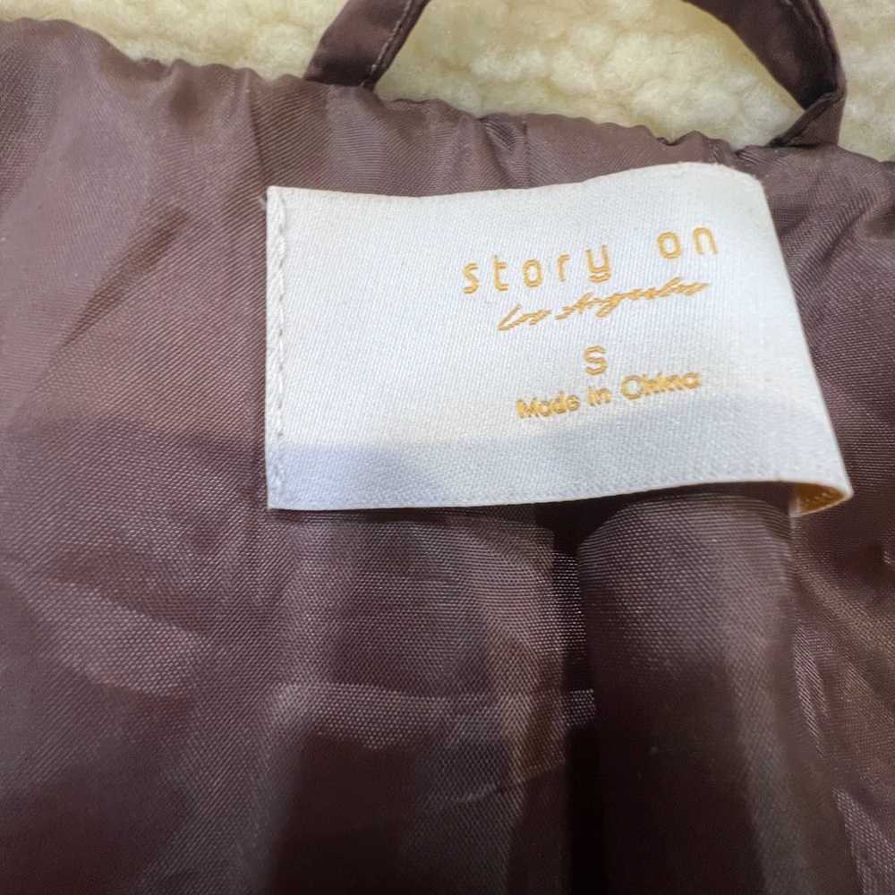 Story On Women's Color Block Faux Shearling Cropped Bomber Jacket Sz S Mauve - Picture 4 of 10